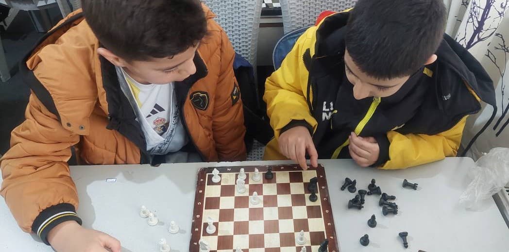 پیش دبستان و دبستان بامداد پارسی